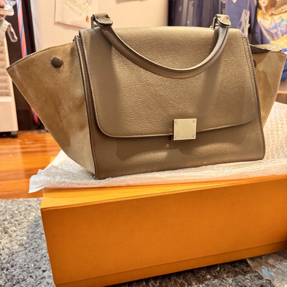 SOLd❤️‍🔥Celine authentic trapez